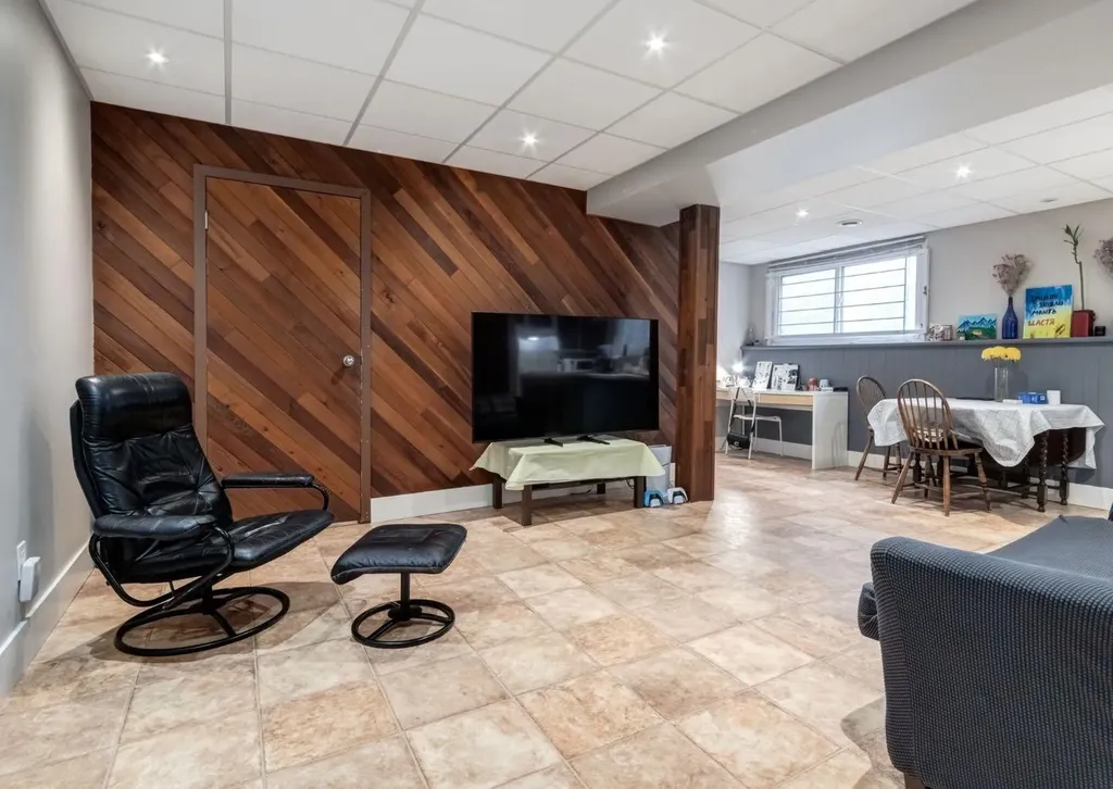 123 13 Avenue NE Calgary AB T2E 1B5
