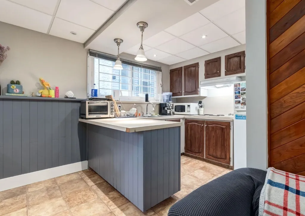123 13 Avenue NE Calgary AB T2E 1B5