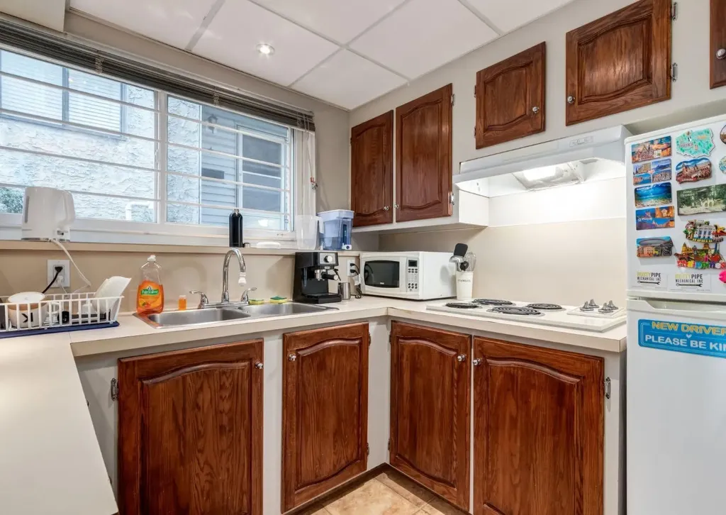 123 13 Avenue NE Calgary AB T2E 1B5