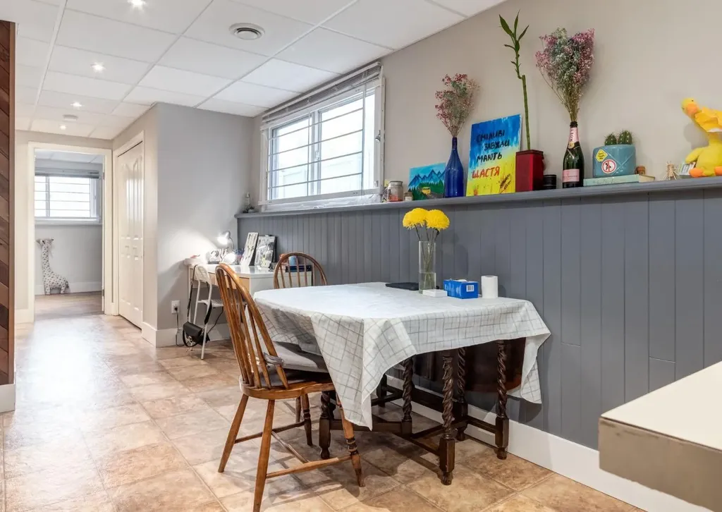 123 13 Avenue NE Calgary AB T2E 1B5
