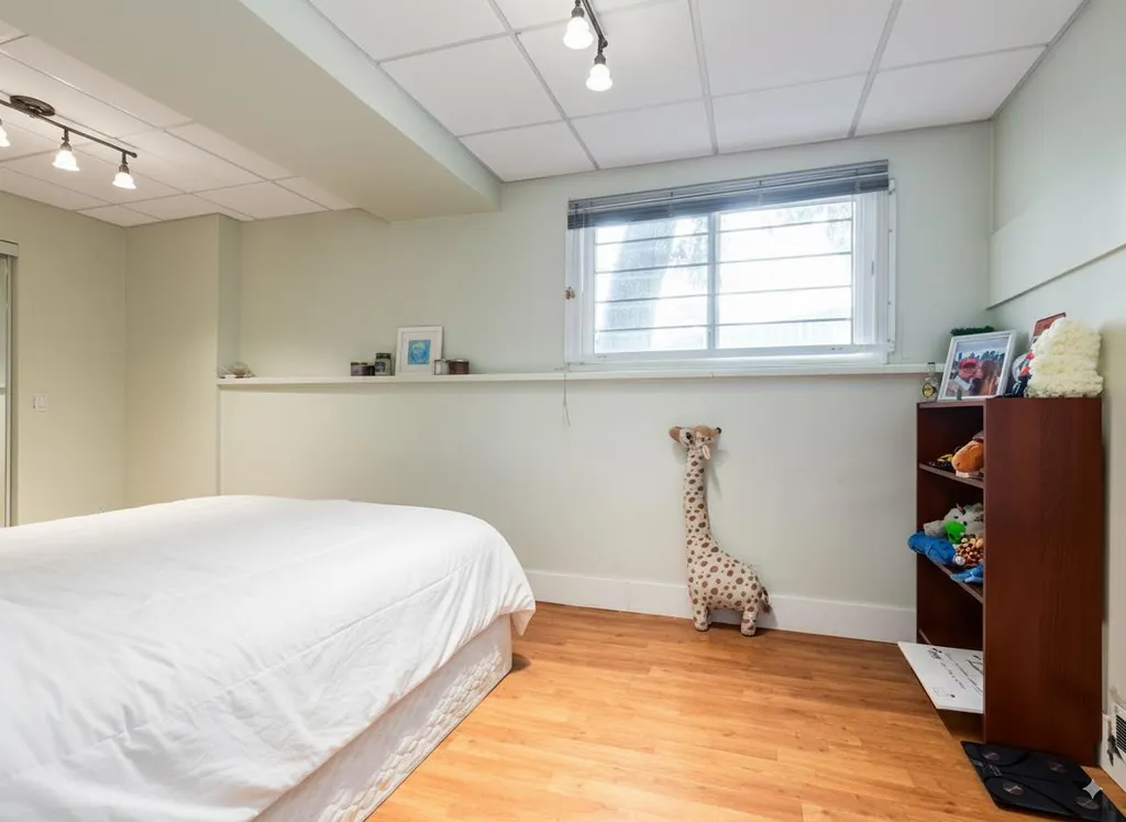 123 13 Avenue NE Calgary AB T2E 1B5