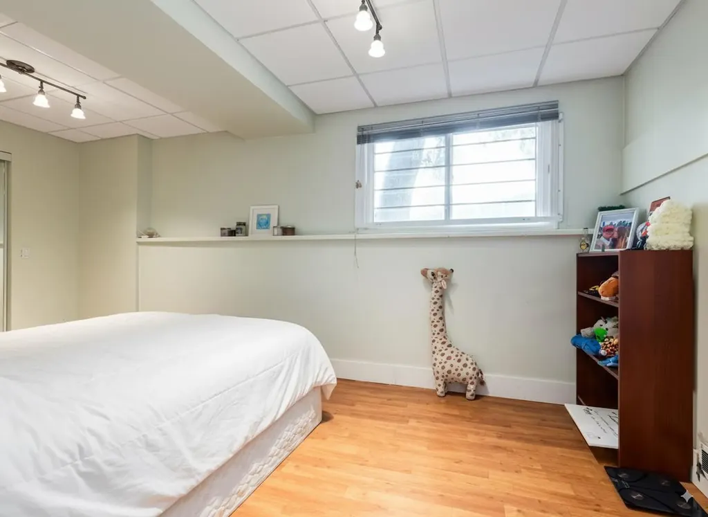 123 13 Avenue NE Calgary AB T2E 1B5
