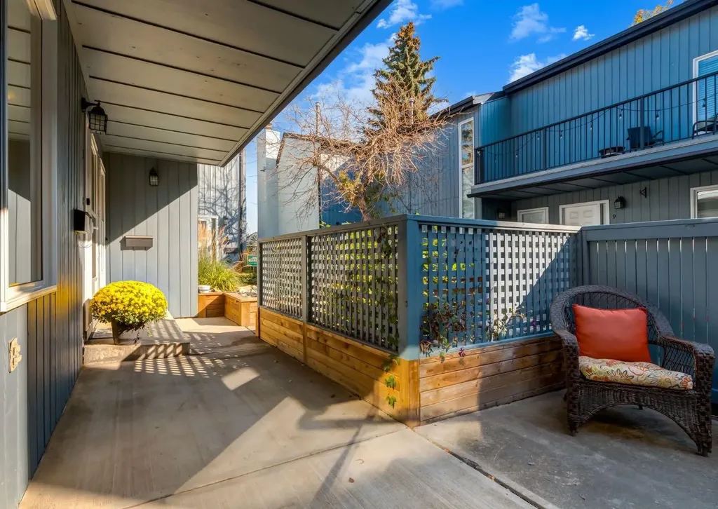 123 13 Avenue NE Calgary AB T2E 1B5