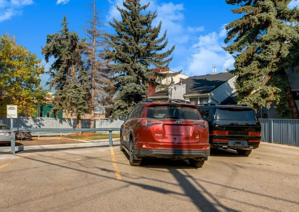 123 13 Avenue NE Calgary AB T2E 1B5