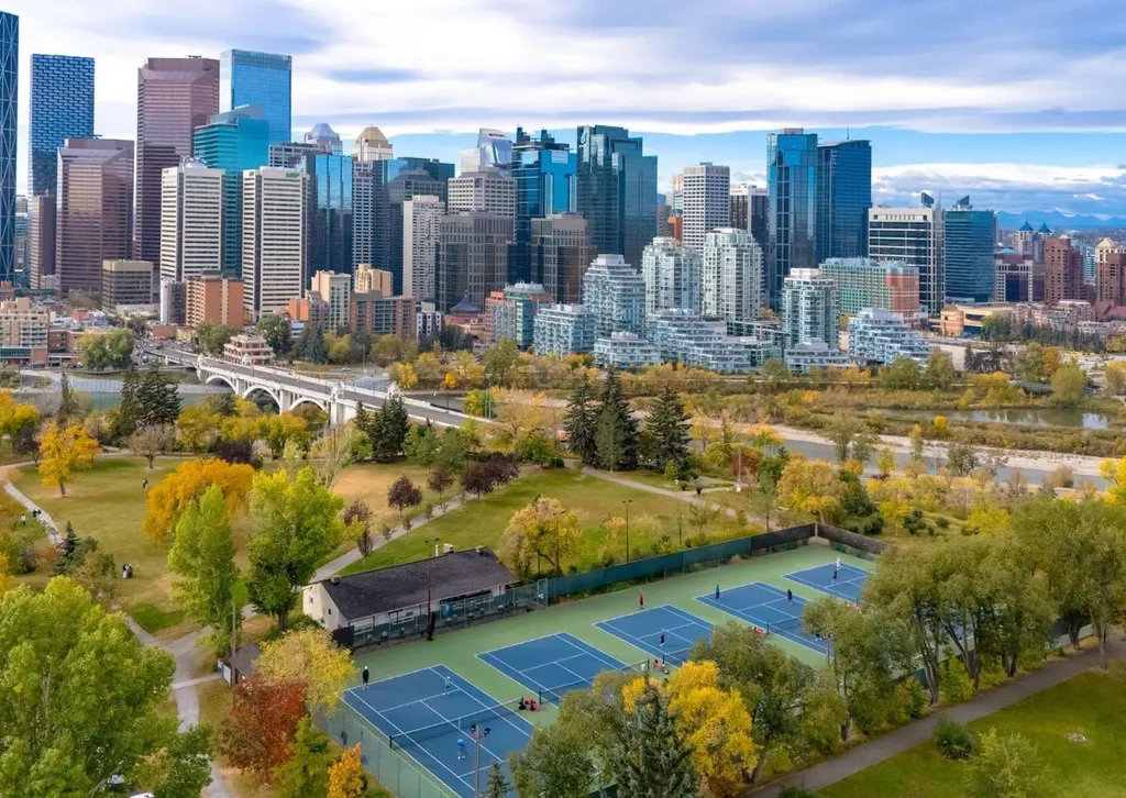 123 13 Avenue NE Calgary AB T2E 1B5