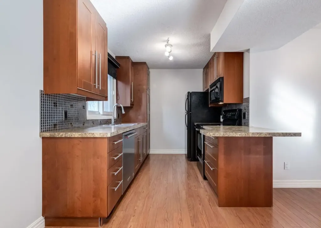 123 13 Avenue NE Calgary AB T2E 1B5