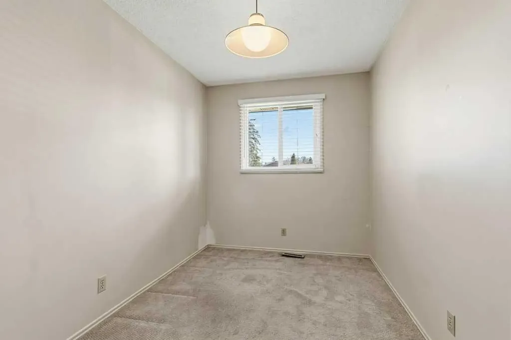 40 Neal Close Red Deer AB T4P 1N4
