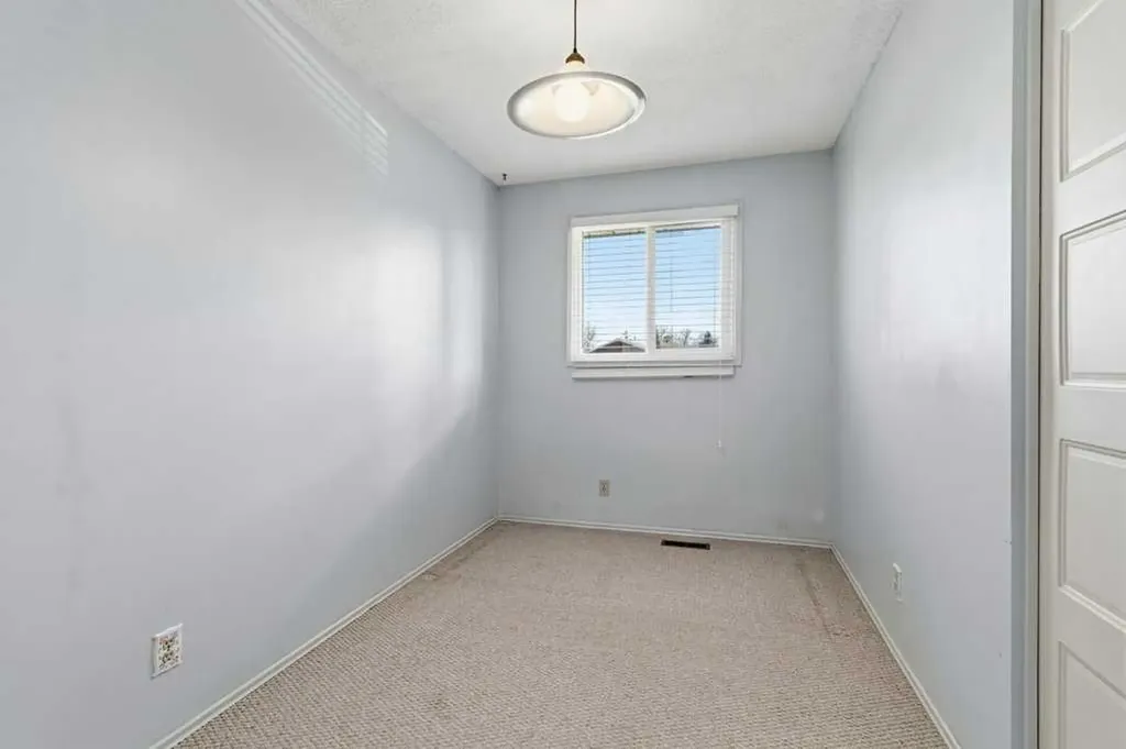 40 Neal Close Red Deer AB T4P 1N4