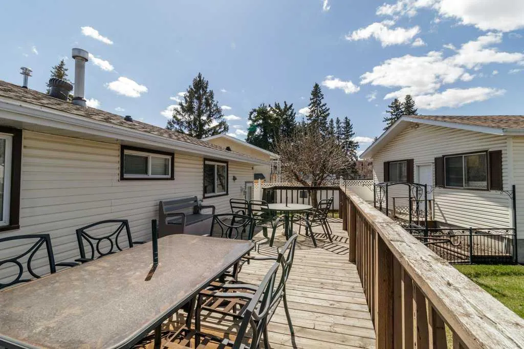 40 Neal Close Red Deer AB T4P 1N4