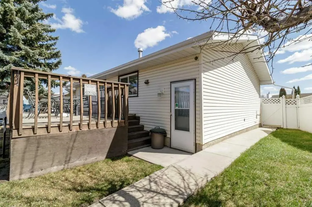 40 Neal Close Red Deer AB T4P 1N4