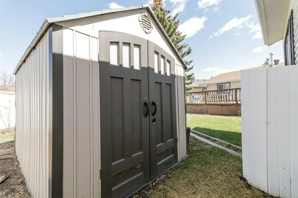 40 Neal Close Red Deer AB T4P 1N4