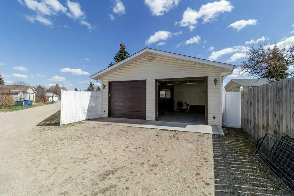 40 Neal Close Red Deer AB T4P 1N4