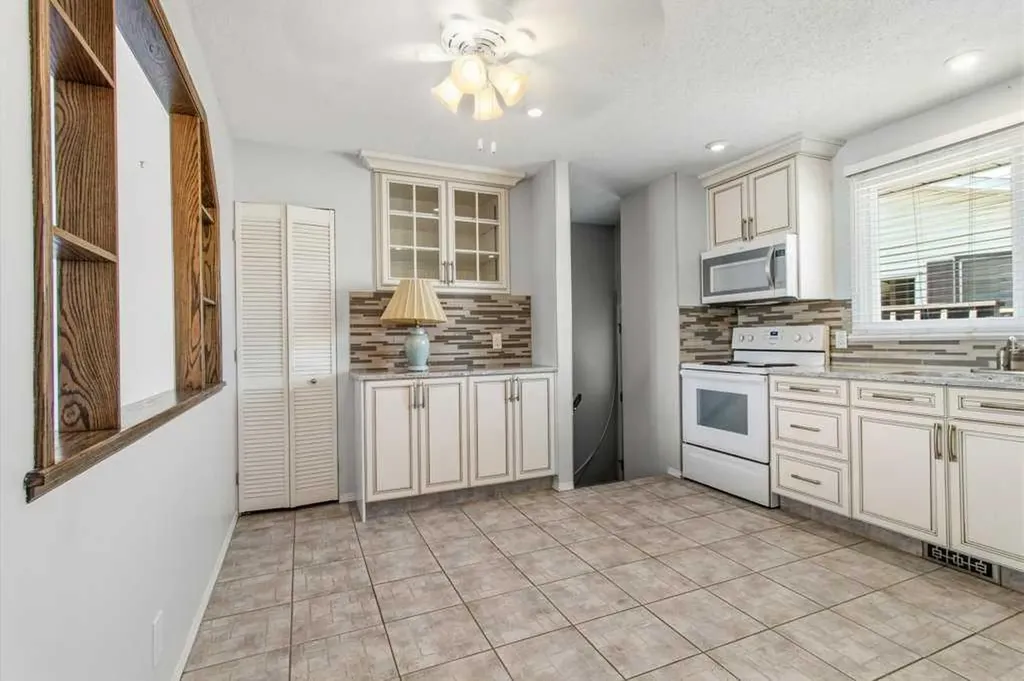 40 Neal Close Red Deer AB T4P 1N4