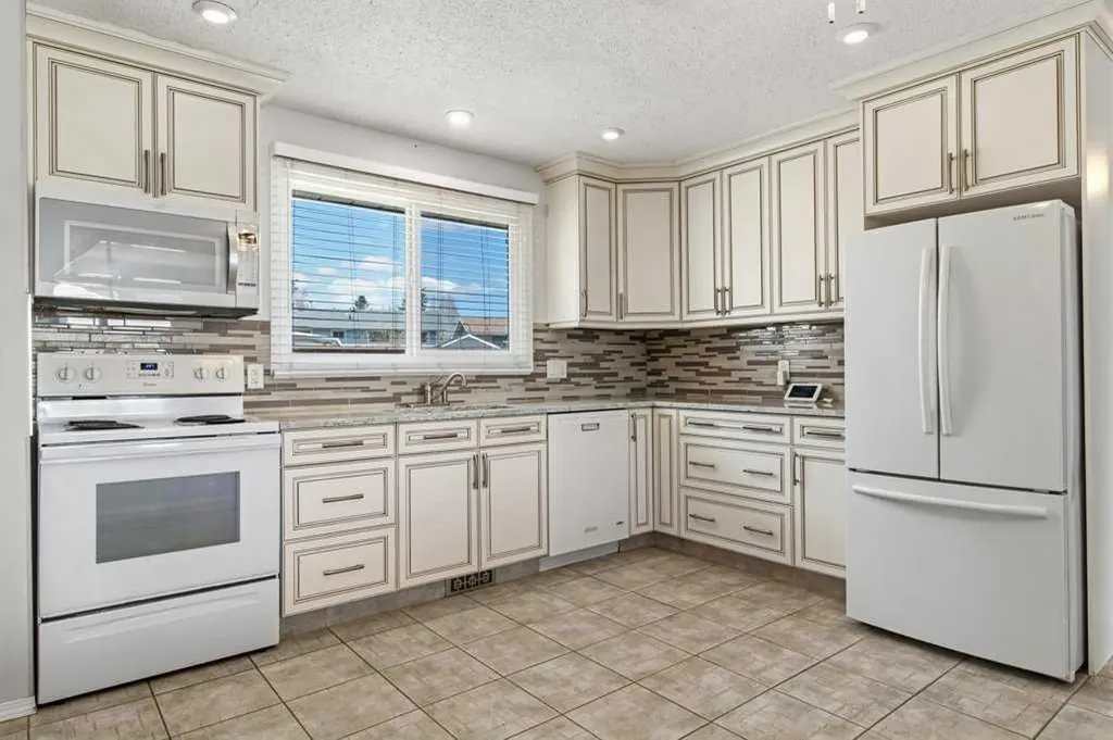 40 Neal Close Red Deer AB T4P 1N4