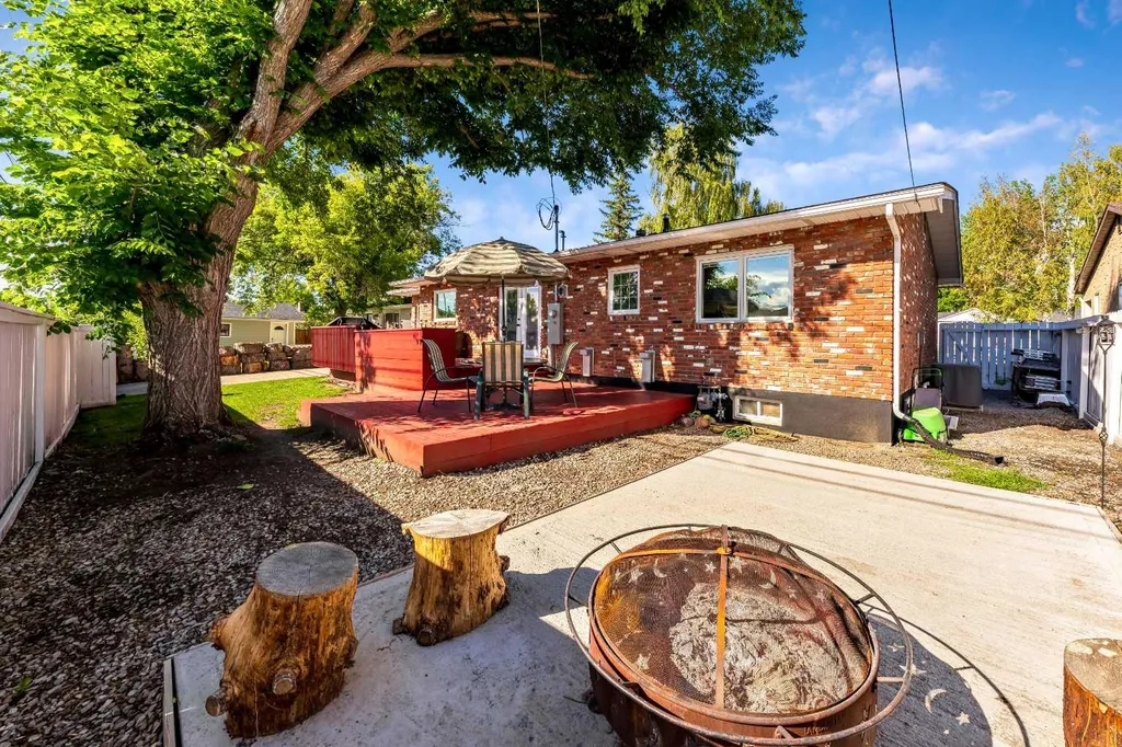 10423 Mapleridge Crescent SE Calgary AB T2J1Y8
