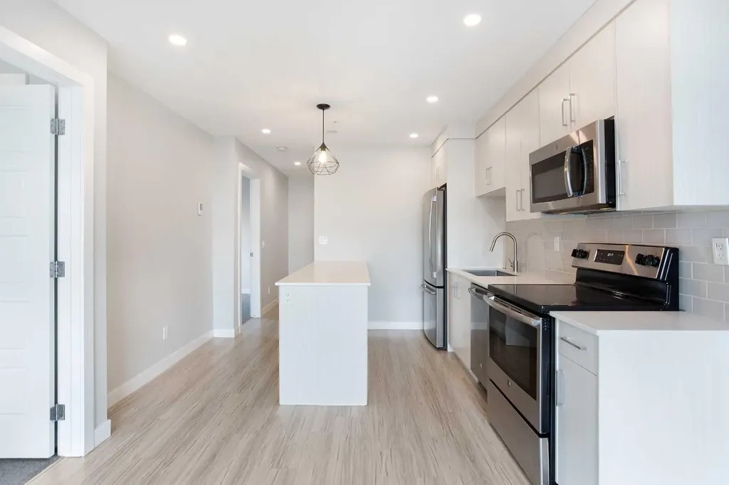 1734 11 Avenue SW Calgary AB T3C 0N4