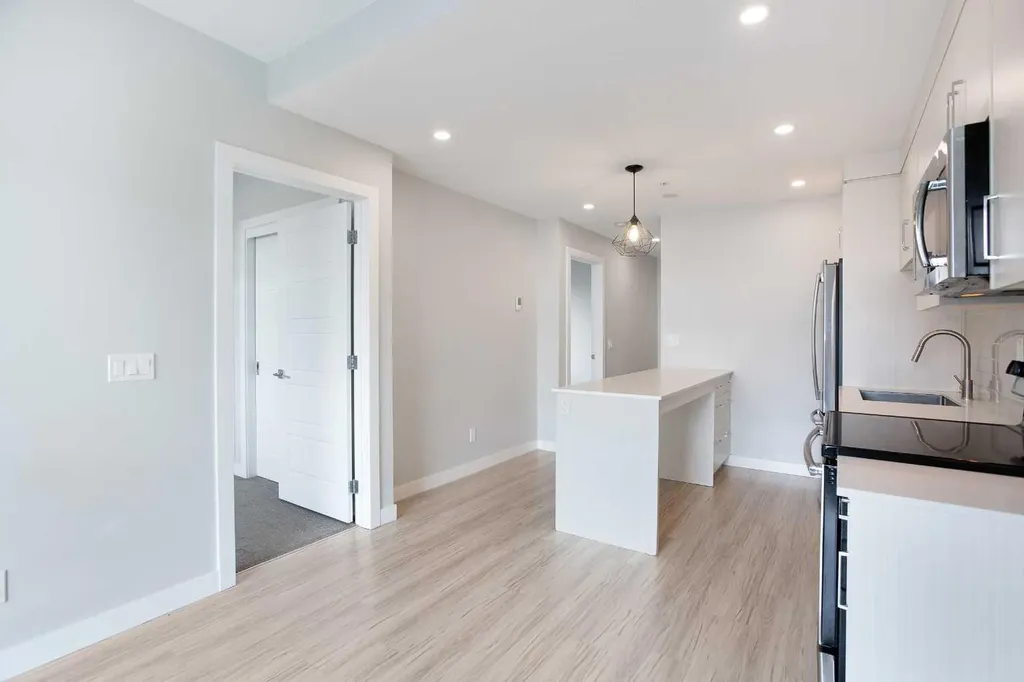 1734 11 Avenue SW Calgary AB T3C 0N4