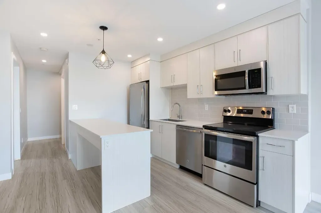 1734 11 Avenue SW Calgary AB T3C 0N4