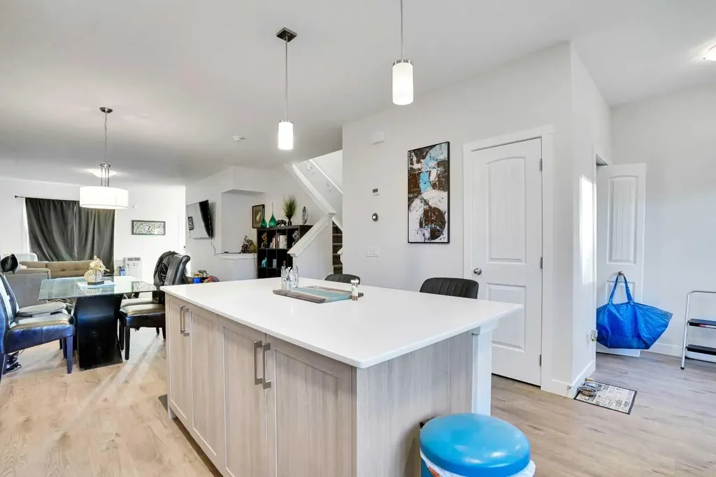 514 Wolf Willow Boulevard SE Calgary AB T2X 5P7