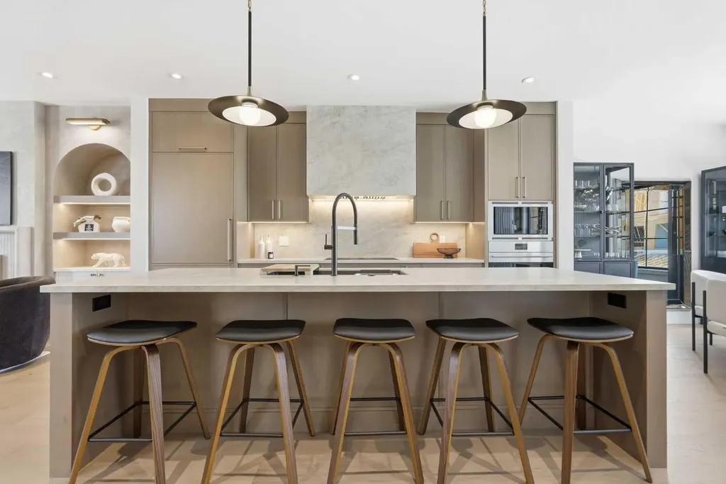 1700 73 Street SW Calgary AB T3H0J6