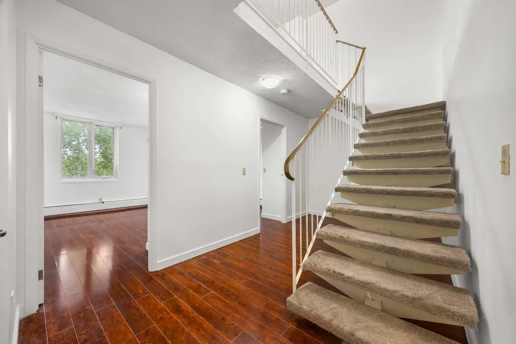 4944 Dalton Drive NW Calgary AB T3A 2E6