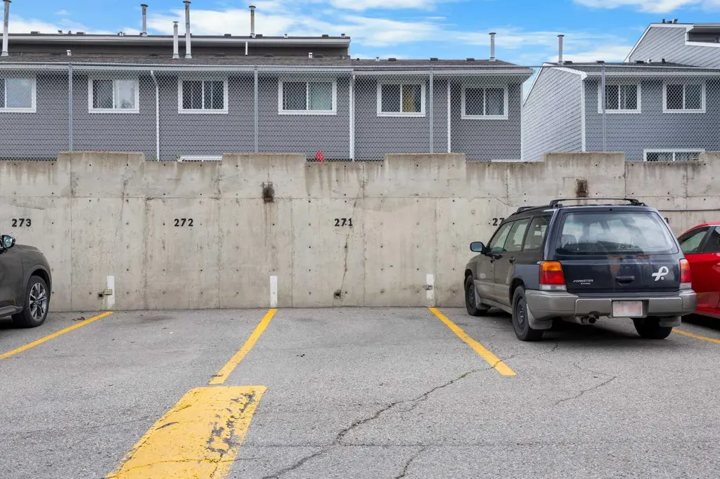 4944 Dalton Drive NW Calgary AB T3A 2E6