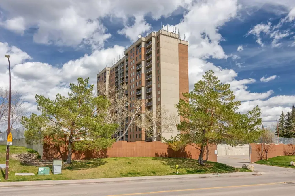 4944 Dalton Drive NW Calgary AB T3A 2E6