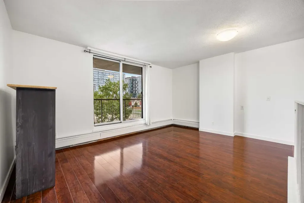 4944 Dalton Drive NW Calgary AB T3A 2E6