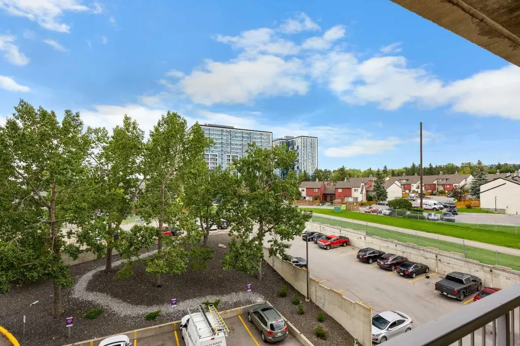 4944 Dalton Drive NW Calgary AB T3A 2E6