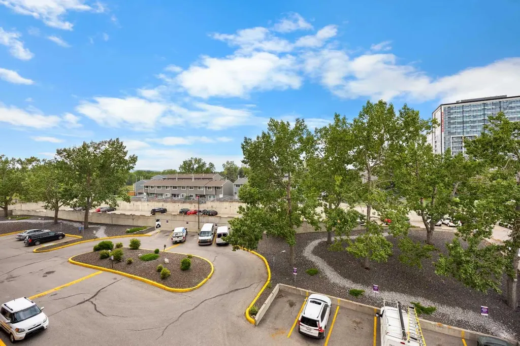 4944 Dalton Drive NW Calgary AB T3A 2E6