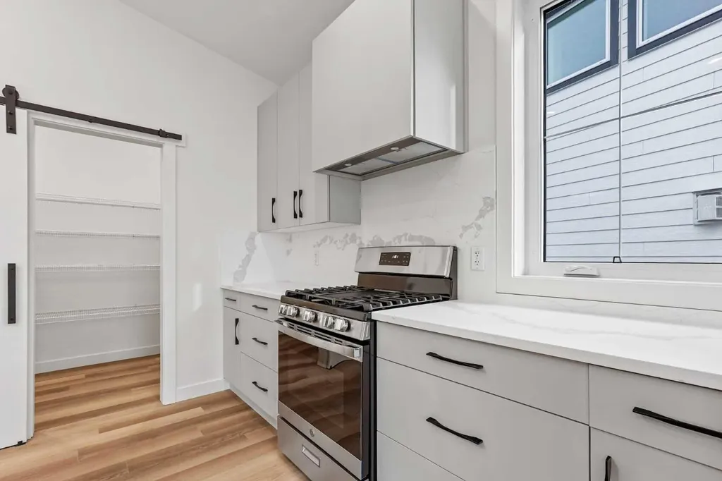 1612 Sixmile View S Lethbridge AB T1K 8J2