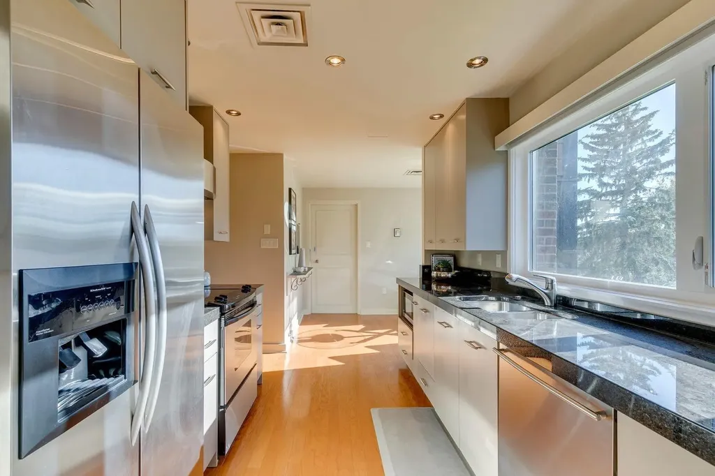 222 Eagle Ridge Drive SW Calgary AB T2V 2V7