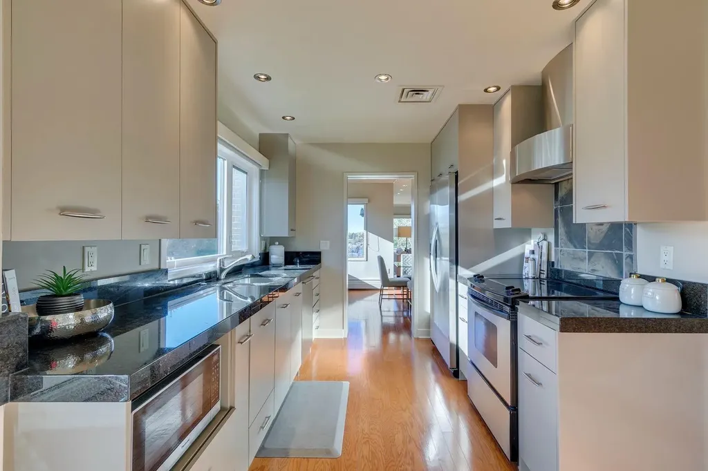 222 Eagle Ridge Drive SW Calgary AB T2V 2V7