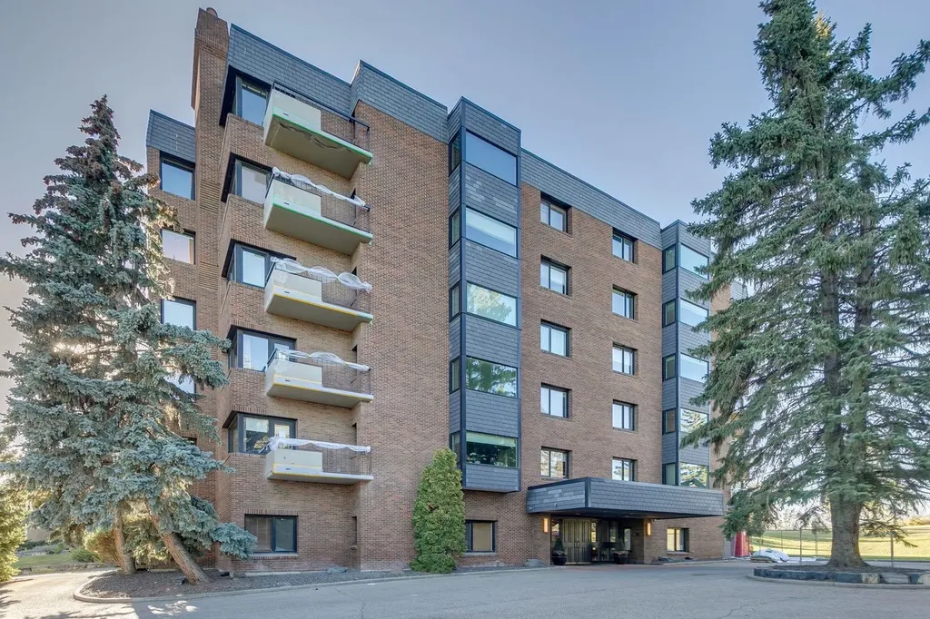 222 Eagle Ridge Drive SW Calgary AB T2V 2V7