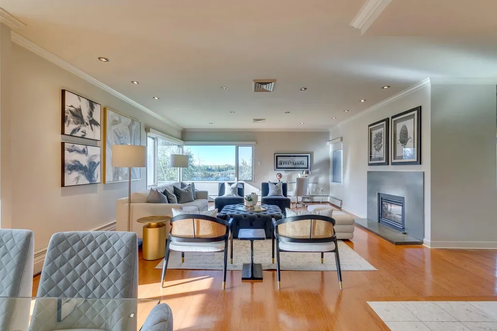 222 Eagle Ridge Drive SW Calgary AB T2V 2V7