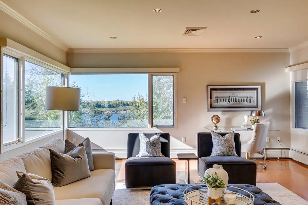 222 Eagle Ridge Drive SW Calgary AB T2V 2V7
