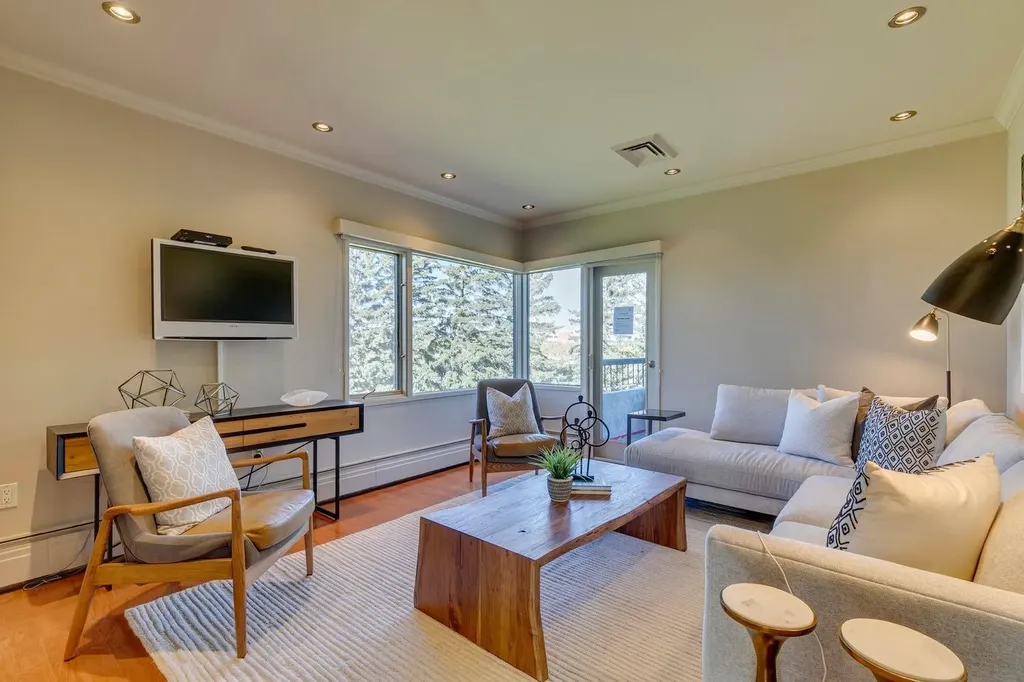 222 Eagle Ridge Drive SW Calgary AB T2V 2V7