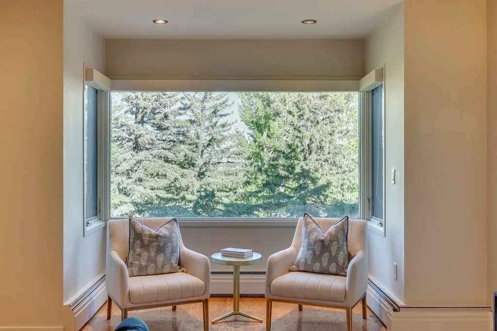 222 Eagle Ridge Drive SW Calgary AB T2V 2V7