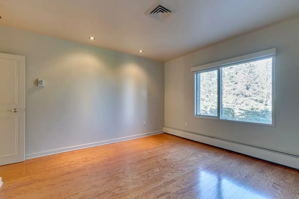 222 Eagle Ridge Drive SW Calgary AB T2V 2V7