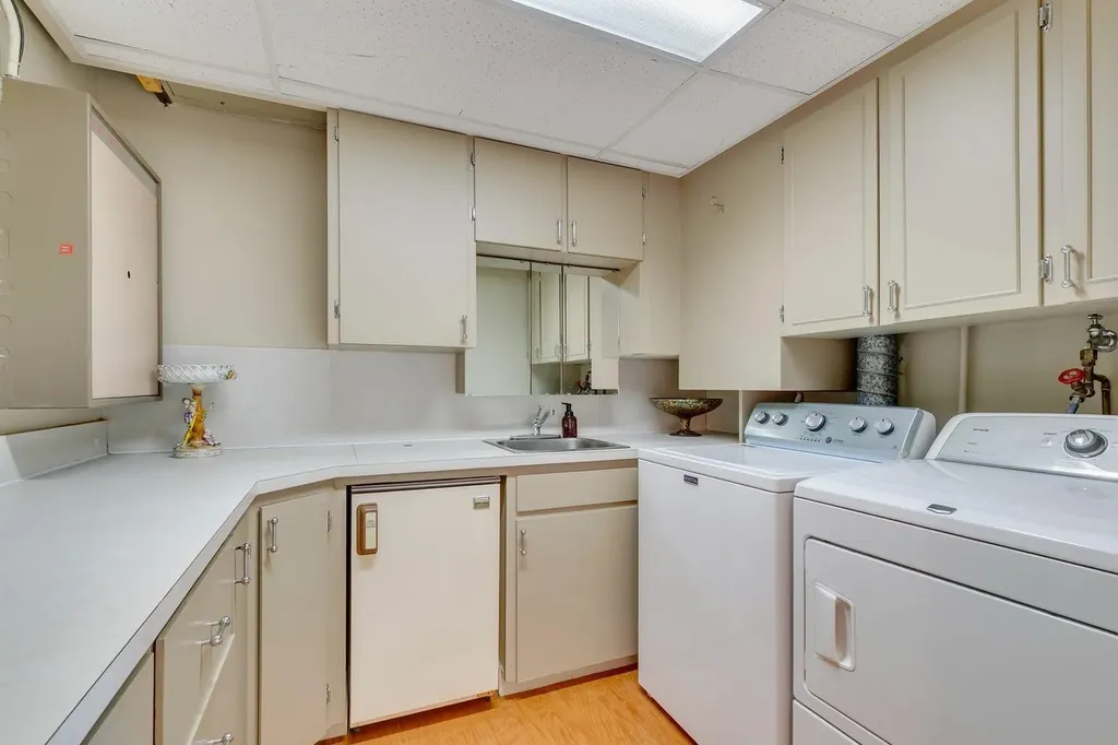 222 Eagle Ridge Drive SW Calgary AB T2V 2V7