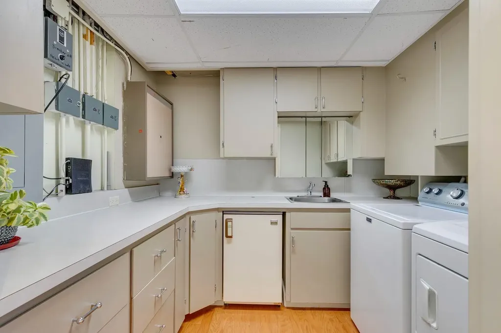 222 Eagle Ridge Drive SW Calgary AB T2V 2V7