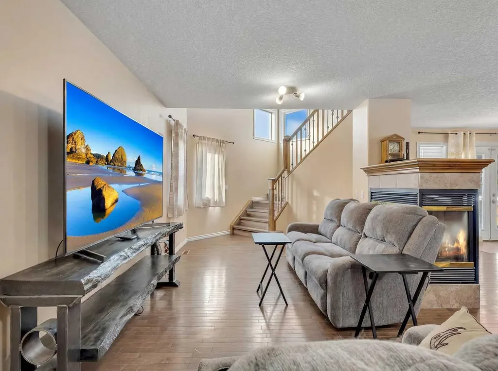 60 Sherwood Way NW Calgary AB T3B 1M7