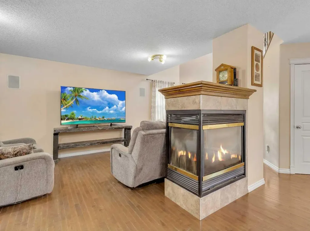 60 Sherwood Way NW Calgary AB T3B 1M7