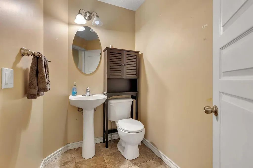 60 Sherwood Way NW Calgary AB T3B 1M7