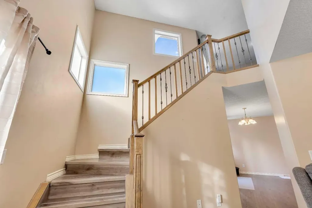60 Sherwood Way NW Calgary AB T3B 1M7