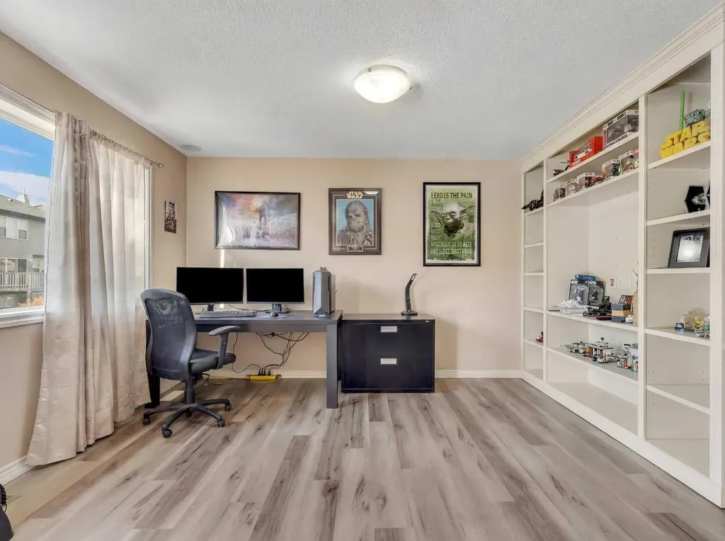 60 Sherwood Way NW Calgary AB T3B 1M7