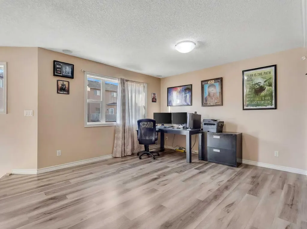 60 Sherwood Way NW Calgary AB T3B 1M7