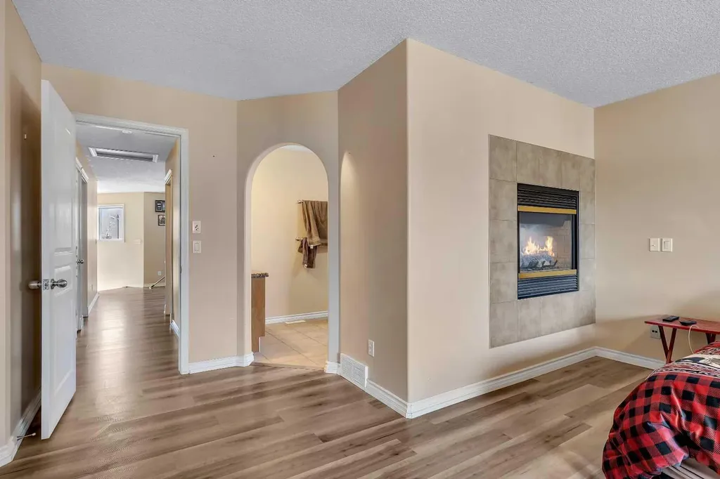 60 Sherwood Way NW Calgary AB T3B 1M7