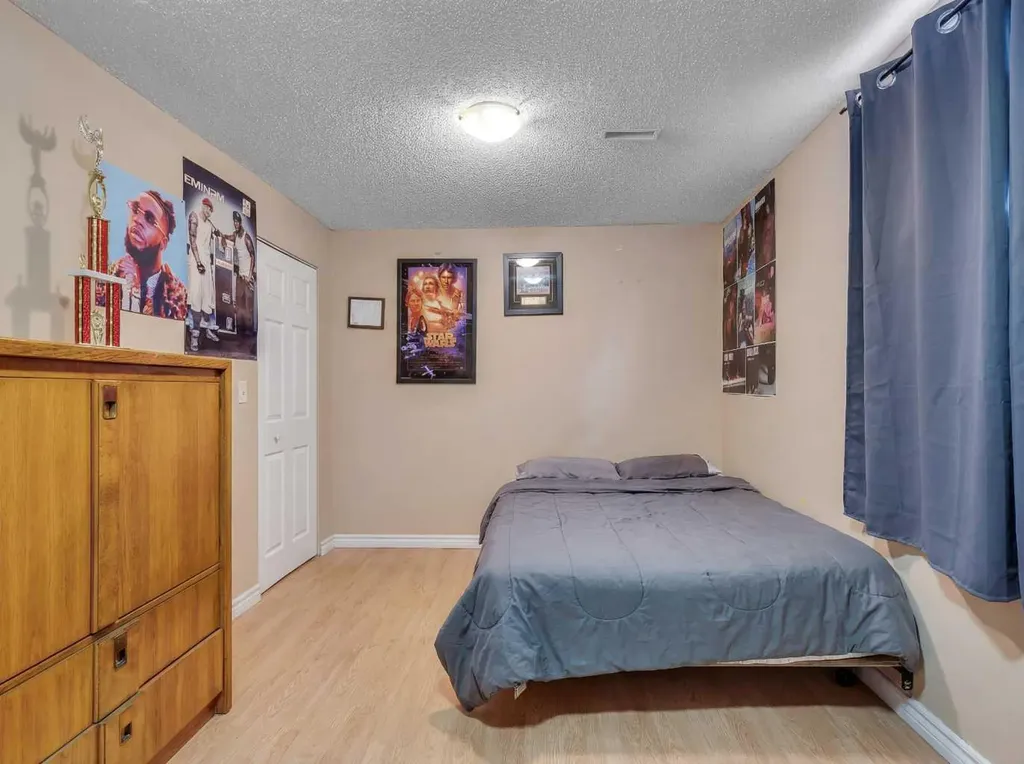 60 Sherwood Way NW Calgary AB T3B 1M7