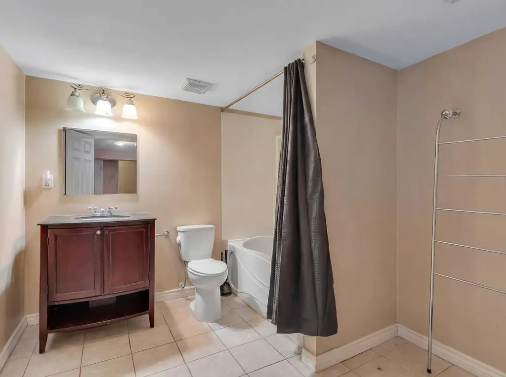 60 Sherwood Way NW Calgary AB T3B 1M7